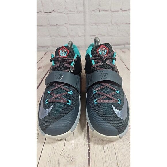 Athletic_Shoes